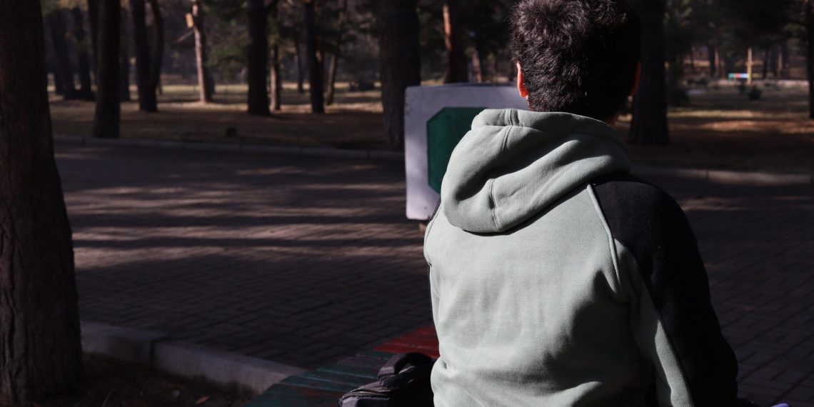 Адамдар менен сүйлөшсөм демим кысылат. Эмне кылсам болот?