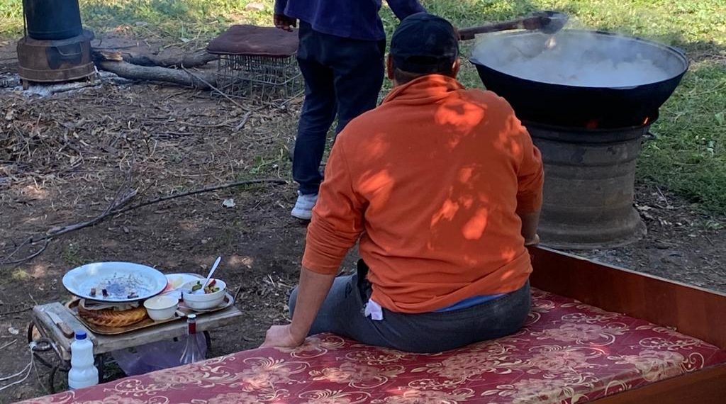 Кызымдын үйүнө барсам күйөө балам идиш жууп жүрүптүр