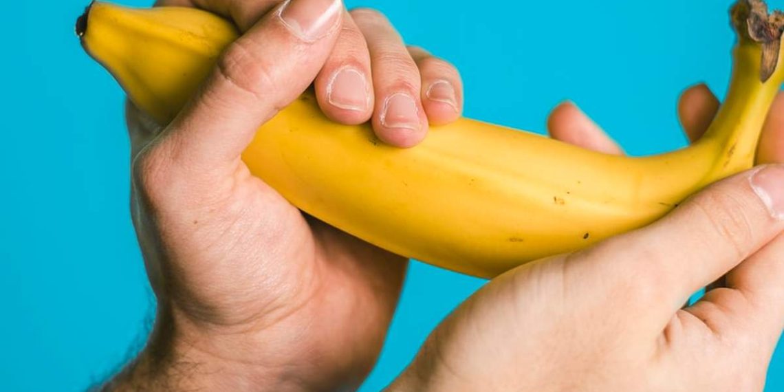 Мастурбация кылганда сперманы чыгарбаш үчүн мүчөмдү кысам. Бул зыян эмеспи?