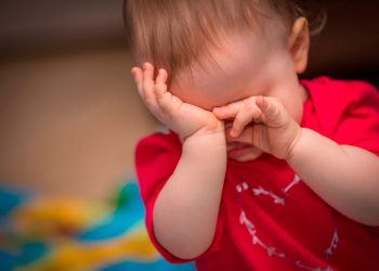 Эки жаштагы кызыма "птоз" деген диагноз коюлду. Канча жашында операция болот?