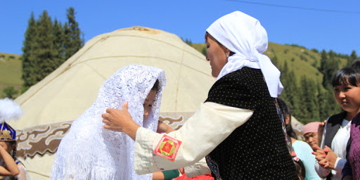 Тузу жок нандарды тамдын башына ыргыткам. Келиндердин боор эзген окуялары