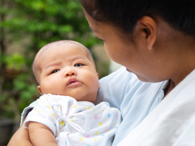 Беш айлык балама кошумча тамак берсем ичи катып жатат. Эмне кылсам болот?