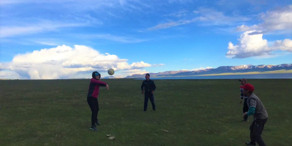 Жогорку айылдын жигиттерин утуп