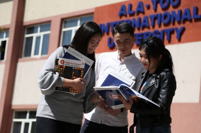 Менеджмент факультетине окусам эмне жумуш кылам жана айлыгым канча болот?