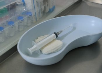 Боюма бүтпөшү үчүн укол алам. Бул зыян эмеспи?