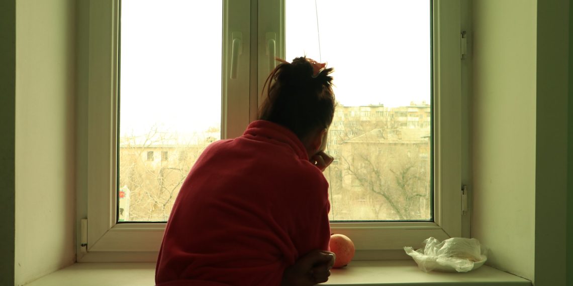 Кайын журтум үйгө киргизбей кубалап чыгат. Үй сурасам болобу?