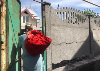 Жеңем группалашымды байкеме келген кыз экен деп салаттарын көтөрүп кетиптир