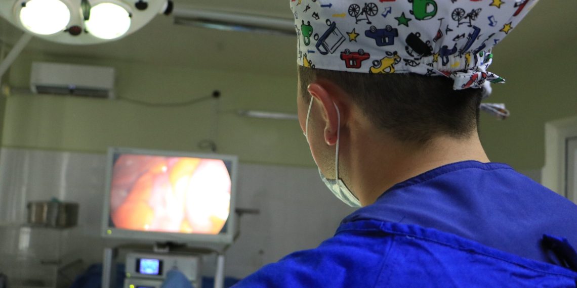 Урологго баргандан уялып жатам. Мен эмне кылсам болот?