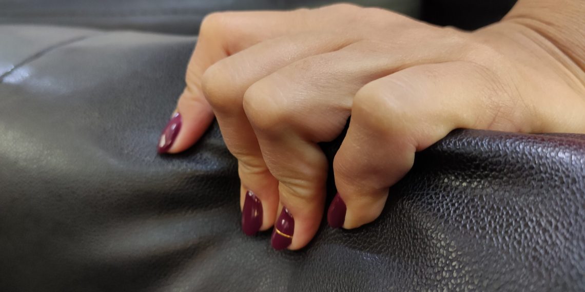 Жолдошум менен кошулганда ооруп кетет. Эмне себептен болушу мүмкүн?