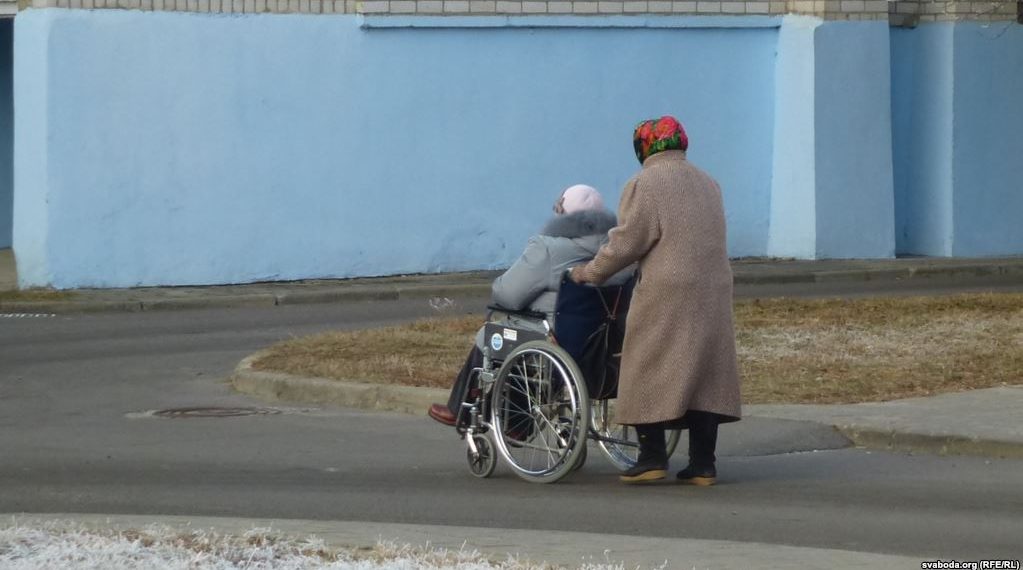 Балдары майып ата-энелерге 4900 сом айлык төлөнөт. Даректер