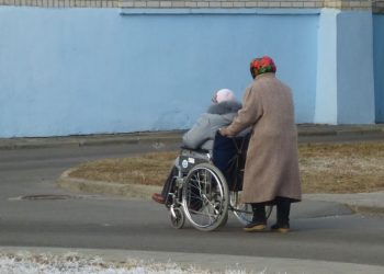 Балдары майып ата-энелерге 4900 сом айлык төлөнөт. Даректер