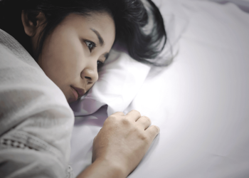 Кызым бизге кошулуп тамактанбайт. Эмне кылсам болот?