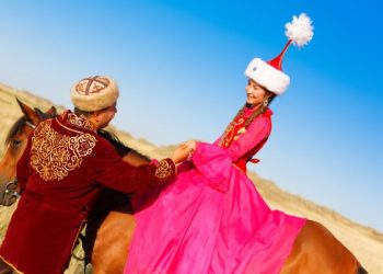 Аялымдын арты менен бутума турганымды айткандан уялбайм