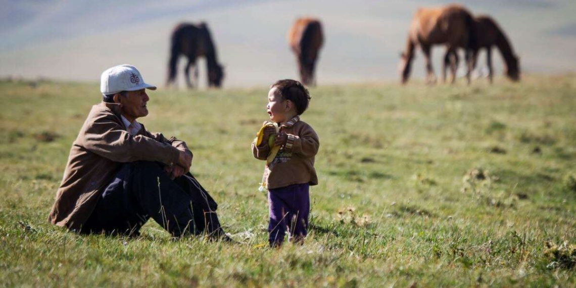 Кайын атам мен төрөгүчө артыман калбай жүрдү