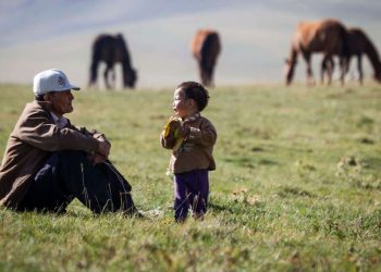 Кайын атам мен төрөгүчө артыман калбай жүрдү
