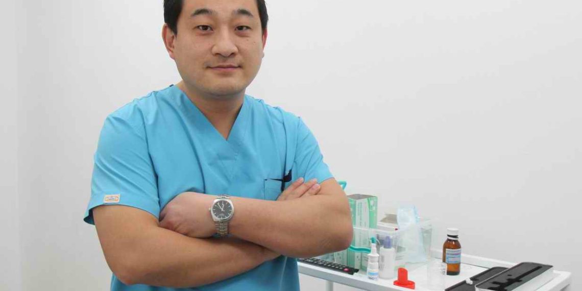 Эмне үчүн уктап жатканда кулап түшкөндөй болобуз? СОМНОЛОГГО 10 КЫЗЫКТАЙ СУРОО