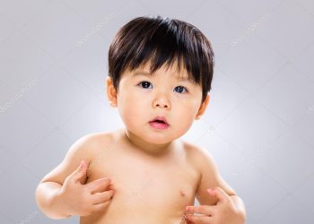 Эки жаштагы жээнимдин колтугу жыттанат. Ушундай дагы болобу?