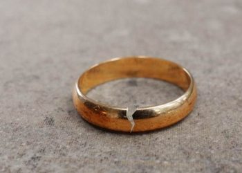 Ажырашууну чечкен жубайлар үчүн бардык суроолорго жооптор