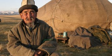 Атам эмнеге мени жигитим менен көргөндө качып кеткенин айтып ыйлатты