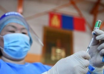 COVID-19га каршы вакцина албай койсо эмне болот? Дарыгер жооп берет