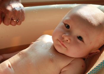 Тогуз айлык балам салмак кошпой жатат. Эмне берсем болот?