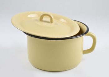 Беш айлык балам 4-5 күндө бир чычат. Бул нормалдуубу?