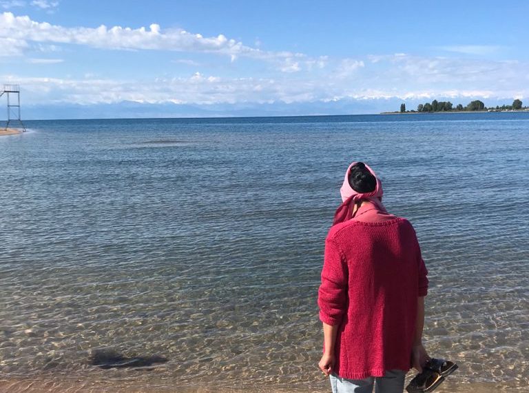 Көлгө келген сайын келинимдин жакшылыктарын эстеп ыйлайм