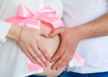 Балалуу болууну чечкен жубайлар үчүн гинеколог кеңеш берет