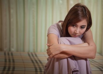 Боюмдун узунунан уялып бүкүрөйүп жүрөм. Эмне кылсам болот?