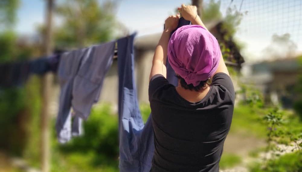 Кайын энем мен жууган кирлердин баарын чогултуп кайра жууп жатыптыр