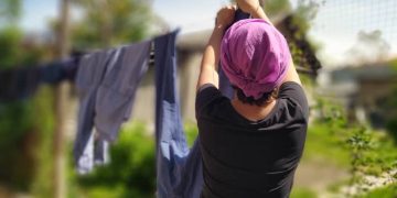 Кайын энем мен жууган кирлердин баарын чогултуп кайра жууп жатыптыр