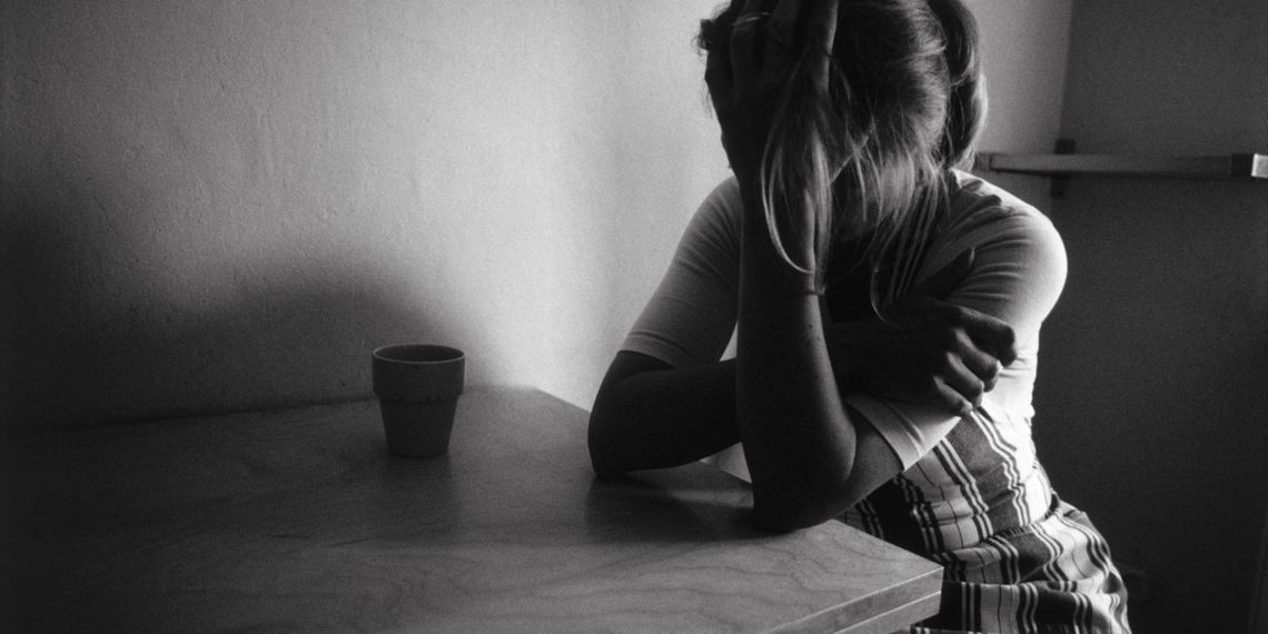 Жолдошум экинчи аялы менен ичет. Ажырашып кетсемби?