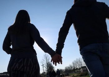 Жигитиң же сүйлөшкөн кызың жөнүндө ата-энеңе кантип айтсаң болот?