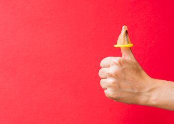 Презерватив кийсең эрекция жоголуп кетеби? Контрацепция боюнча 10 кызыктай суроо