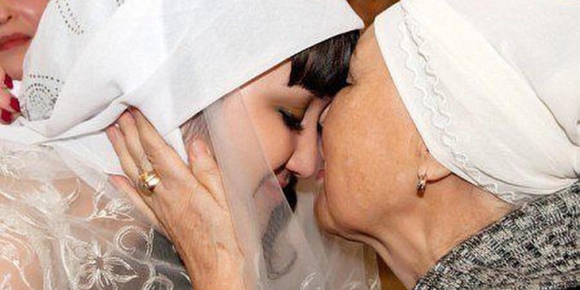 Атам мен үйлөнгөндөн бери апам ачылып кеткенин айтты