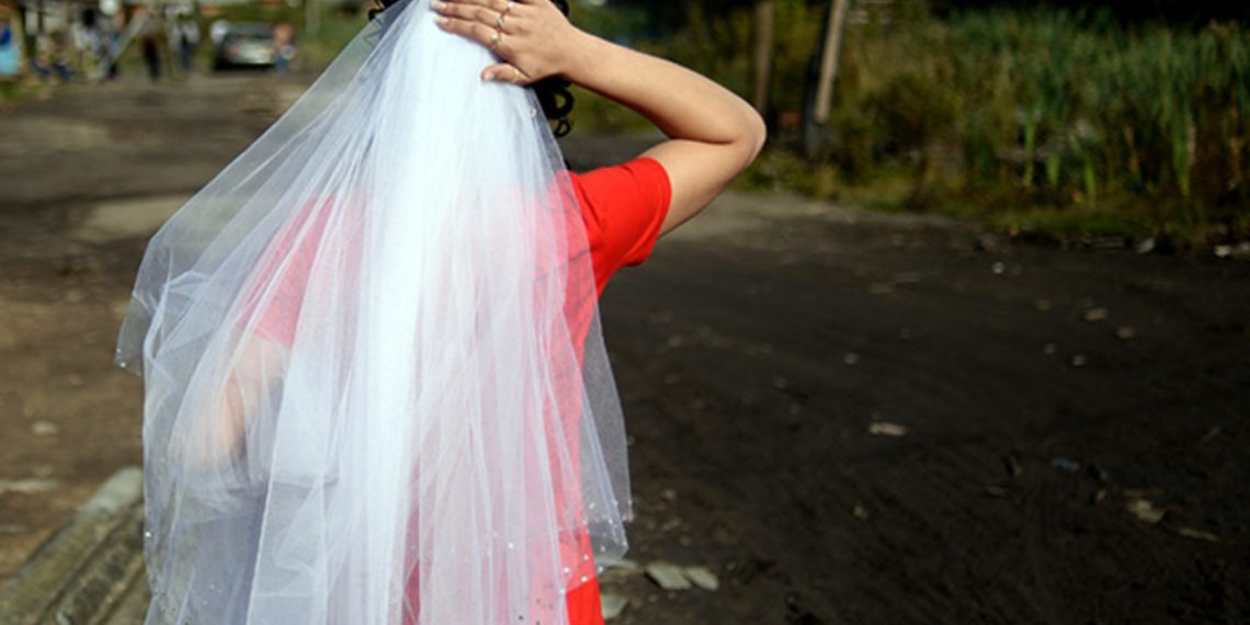 "Төрт баласы бар деп сага эч ким үйлөнбөйт" деген күйөөмдү тоюмда көрдүм