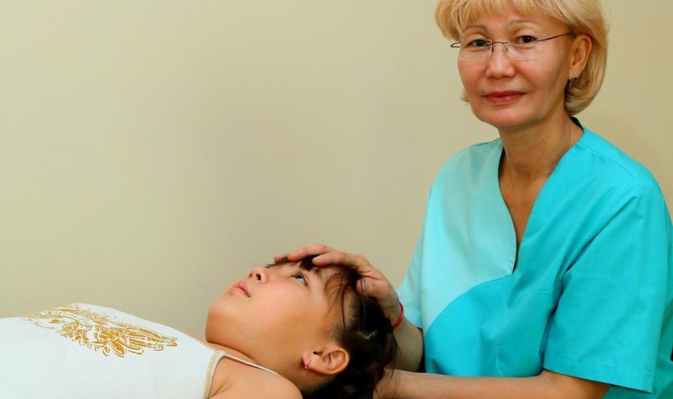 #КЫСКА_НУСКА: Остеопат кандай ооруларды дарылайт?