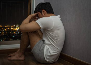 Аялым эмнеге шашып жүрчү экенин билген соң буулугуп ыйладым