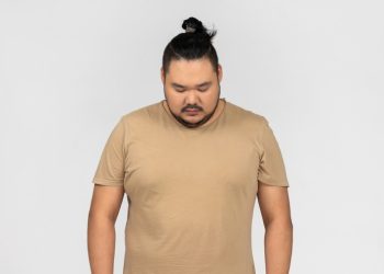 Күйөөмдүн жыныс мүчөсүнөн суюктук чыгып жатат. Кантип урологго бар десем болот?