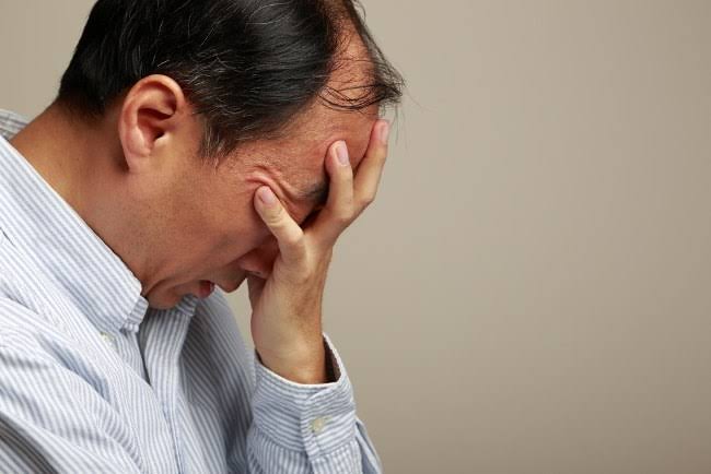 Аялымдын ордуна муну кучактап жатканыма катуу өкүндүм