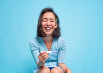 Күтүүсүз жерден жана ойноп-күлүп алган соң балалуу болгон энелердин окуясы