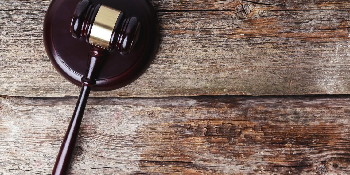 Мен мектептен үч алып окуйм. Белгилүү юрист боло аламбы?