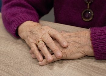 Кайын энем "балам менен ажырашсаң алты миң сом берем" деди