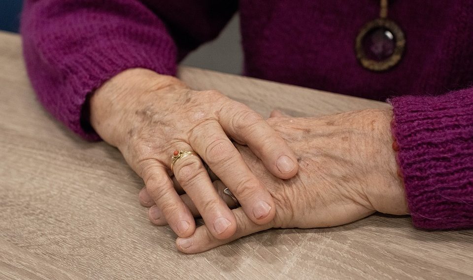 Кайын энем "балам менен ажырашсаң алты миң сом берем" деди