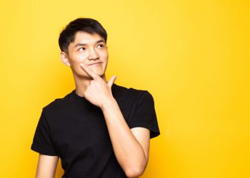 Үйлөнөйүн деп жатам