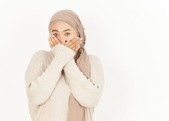 Сүмөлөк аралаштырып жаткан жеңемдин тилегин угуп алып ыйладым