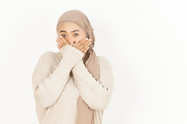 Сүмөлөк аралаштырып жаткан жеңемдин тилегин угуп алып ыйладым