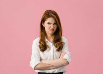 Кошуналар күйөөм биринчи аялын катуу жакшы көргөнүн айта берет. Эмне кылсам?