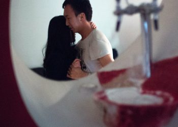 Күйөөмө ким көйнөк алып бергенин угуп чалкаман кеттим