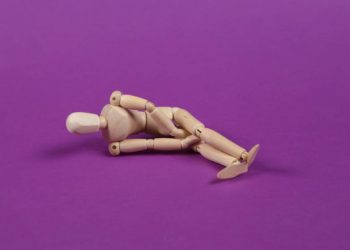 Аялдын жыныстык катнаштан коркушу бул оорунун белгиси